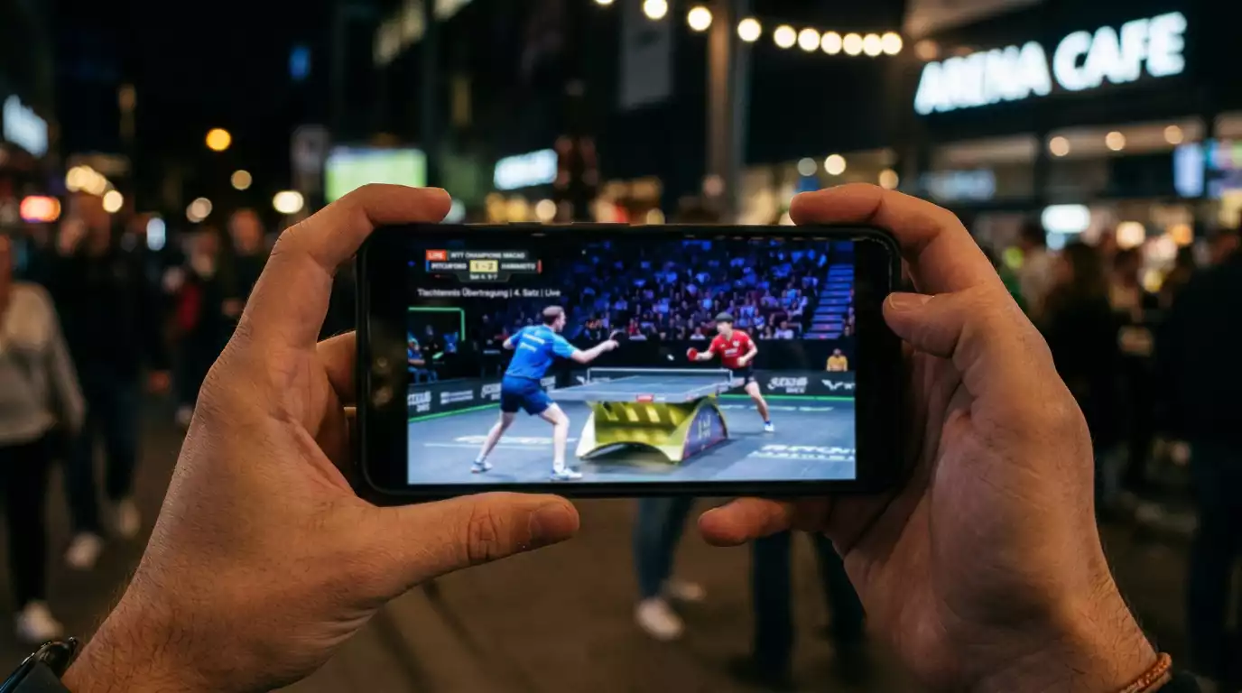 Smartphone zeigt eine laufende Live-Übertragung eines Tischtennisspiels